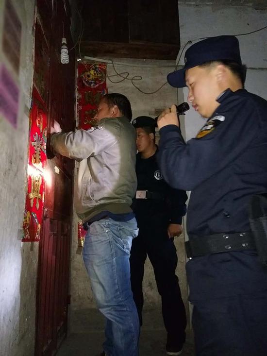 定西地区粗心妈妈误将幼女锁家中 